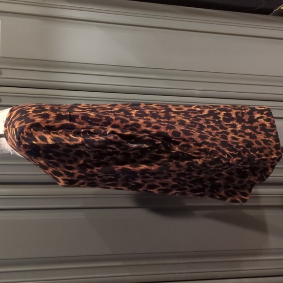 Leopard print Drop Sleeve Medium Tunic - Picture 3 of 6